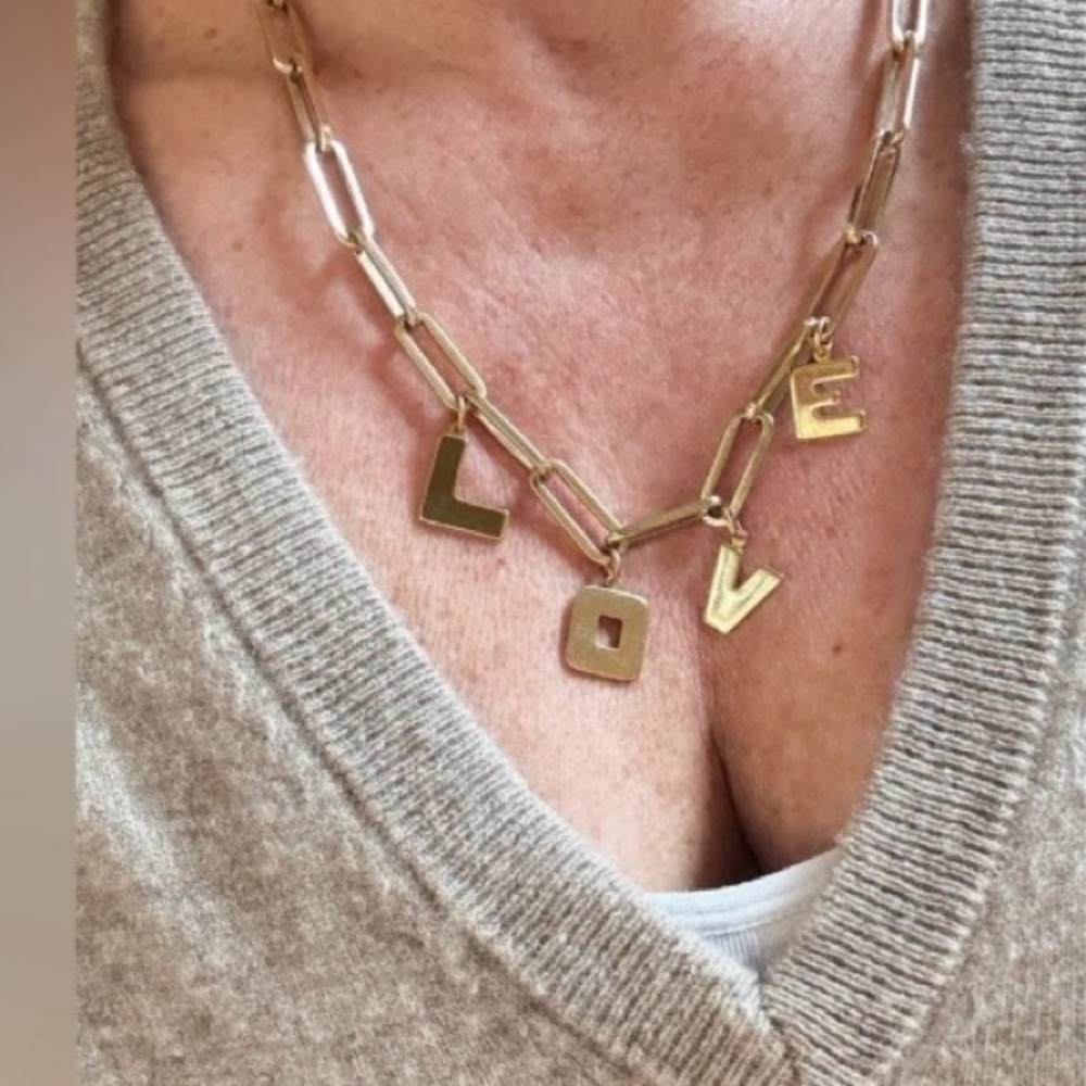 💖 Valentine’s Day elevated / Everyday 
Love Chain necklace